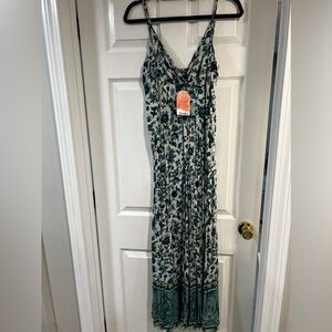 NWT Arula Maxi dress